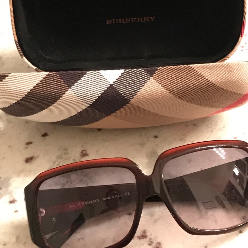 Burberry Designer Women’s Sunglasses sunglasses - Picture 3 of 8